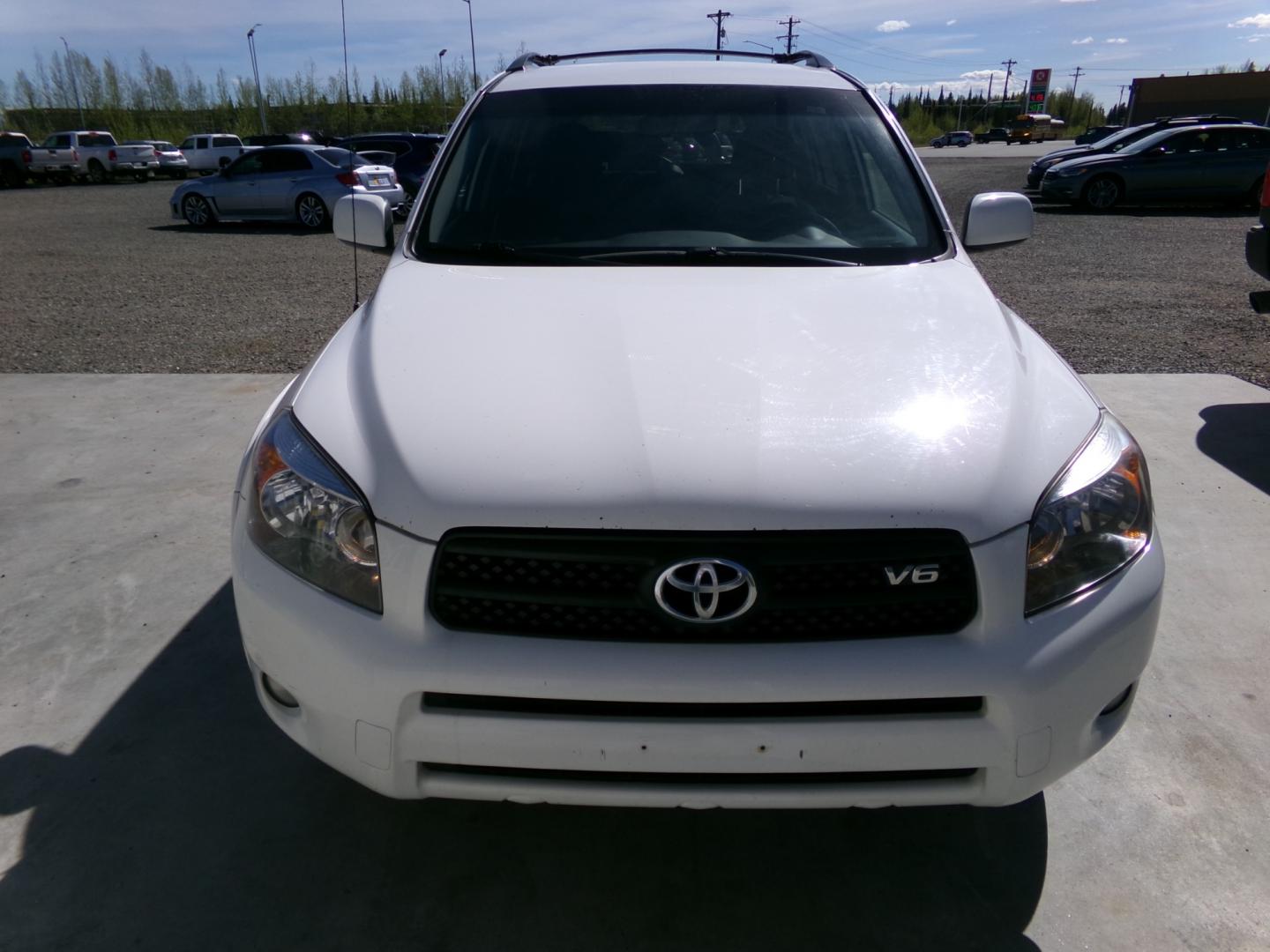 2008 White Toyota RAV4 Sport V6 4WD (JTMBK32V186) with an 3.5L V6 DOHC 24V engine, 5-Speed Automatic Overdrive transmission, located at 2630 Philips Field Rd., Fairbanks, AK, 99709, (907) 458-0593, 64.848068, -147.780609 - Photo#1